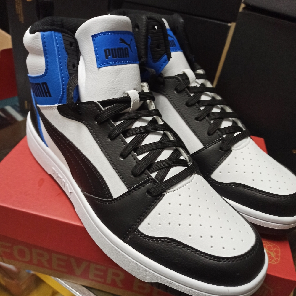 Puma - Picture 2 of 5